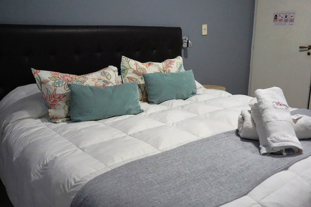 Habitación superior con 1 cama doble o 2 individules, vistas al parque