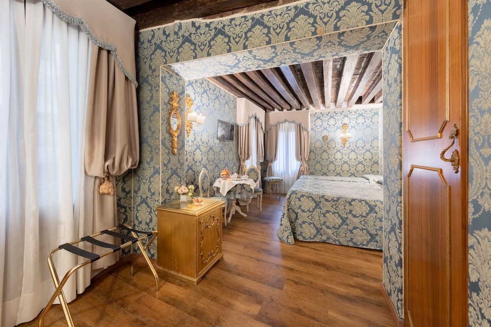 Deluxe Triple Room photo 2