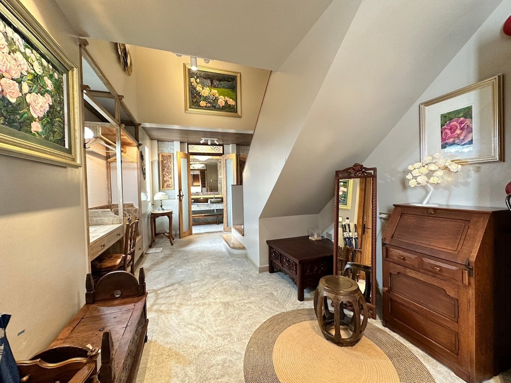 Executive Suite, Mountain View - Photo 8