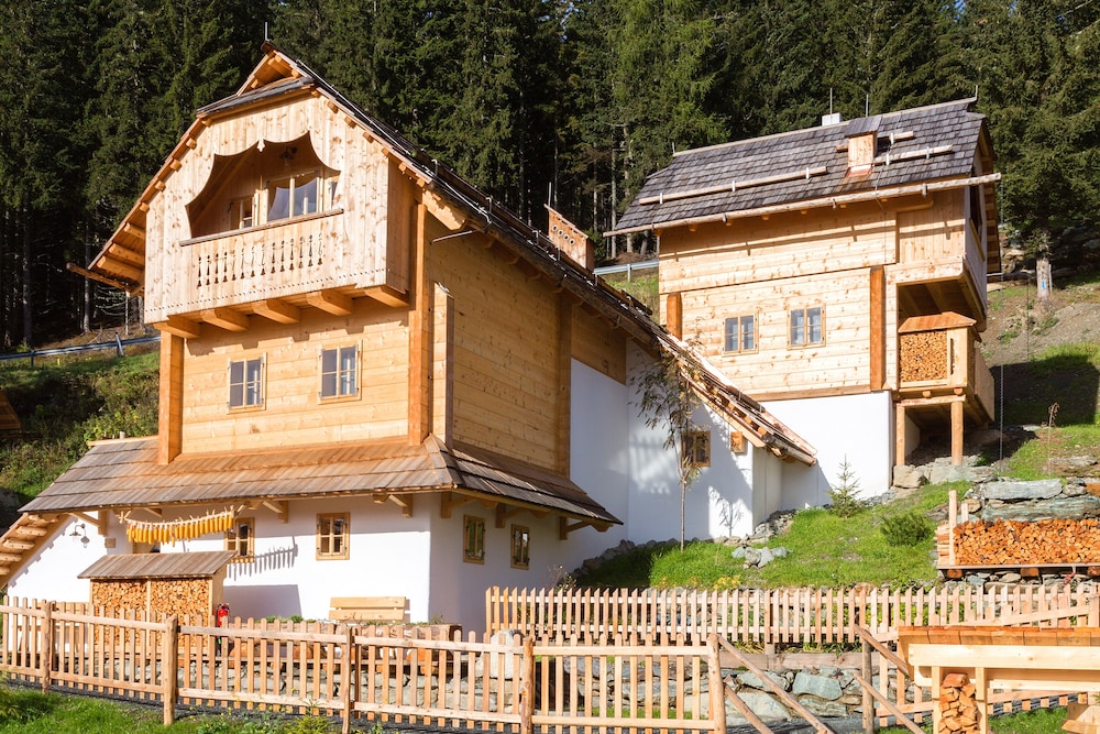 Executive Chalet, 3 Bedrooms, Sauna, Mountain View photo 2