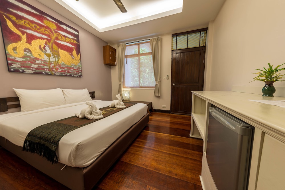 Apartment, 2 Bedrooms - Photo 2