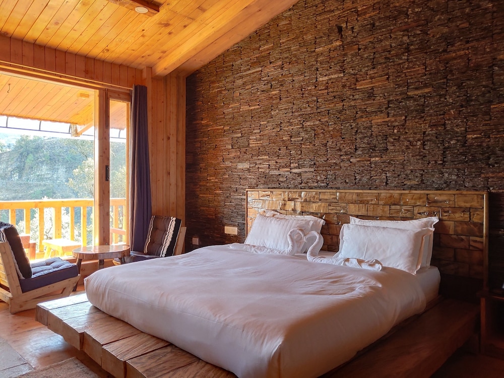 Superior Room, 1 King Bed photo 1
