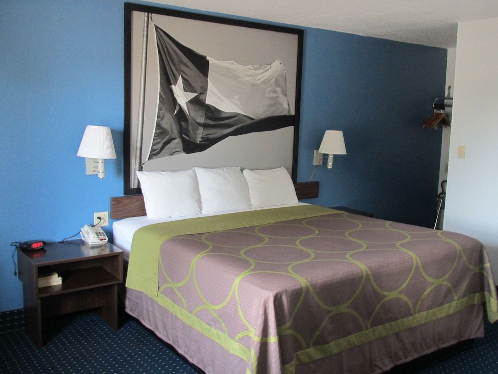 Standard Room, 1 King Bed - Photo 5