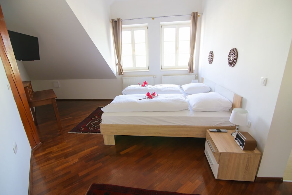 Double or Twin Room, Non Smoking photo 1