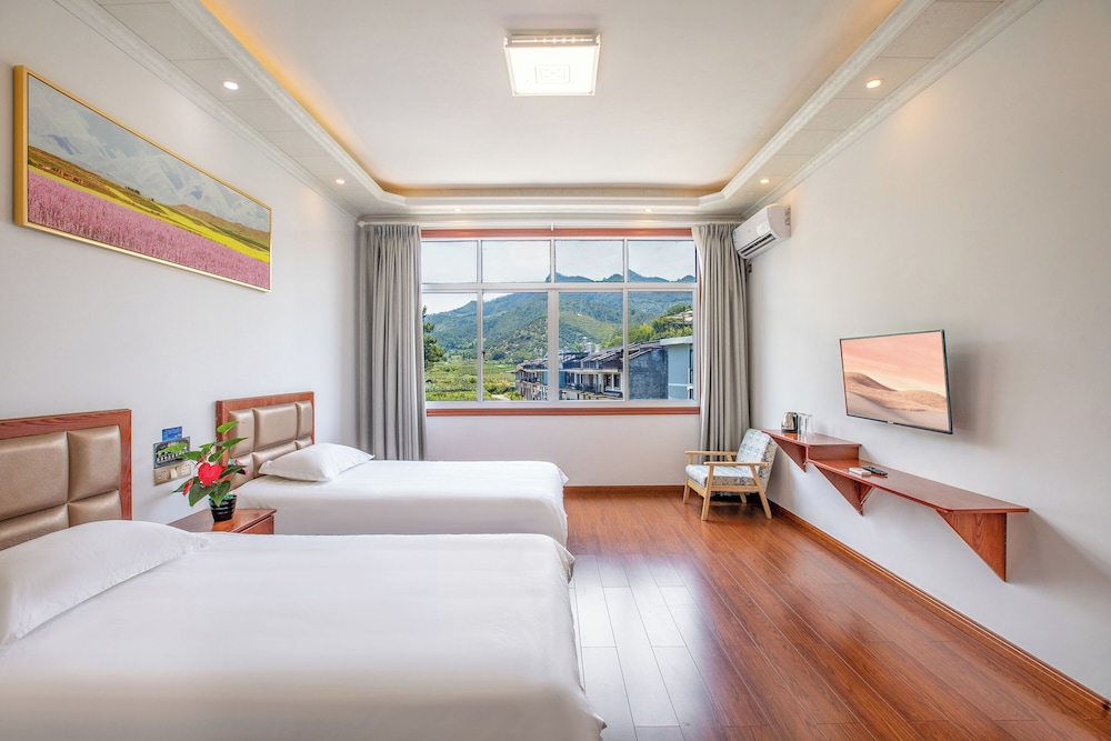 Elite Twin Room, Hill View photo 2
