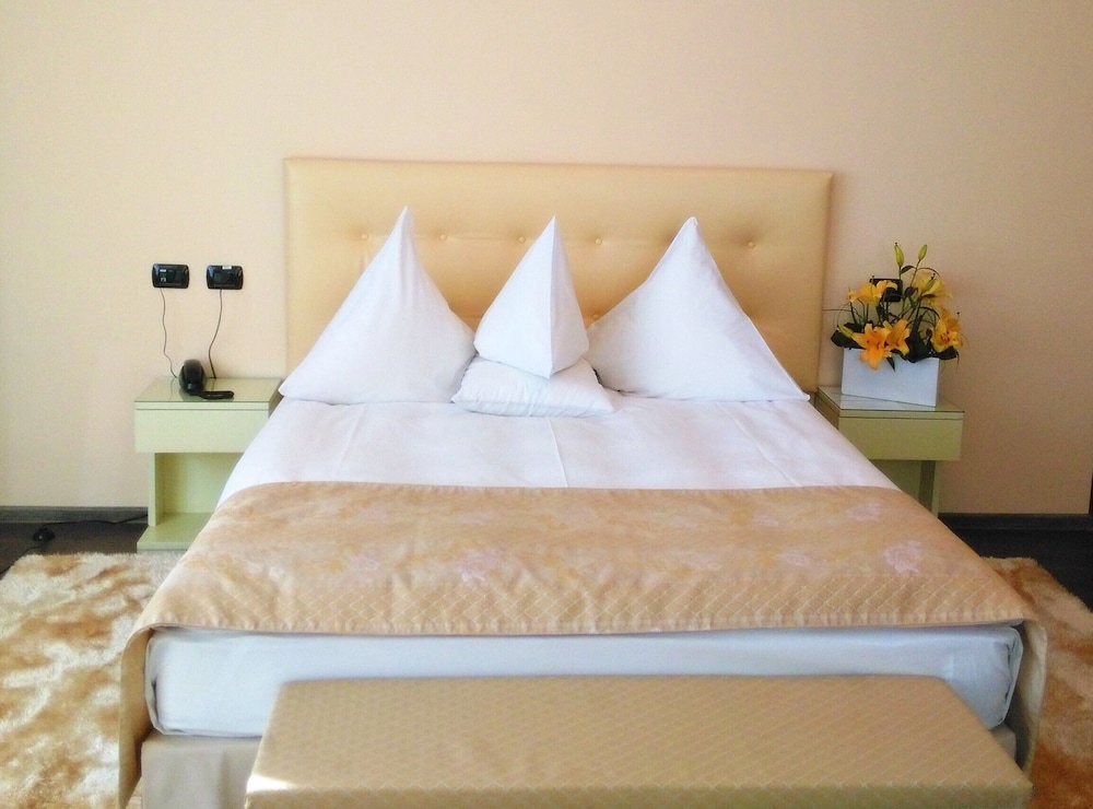 Double or Twin Room - Photo 6