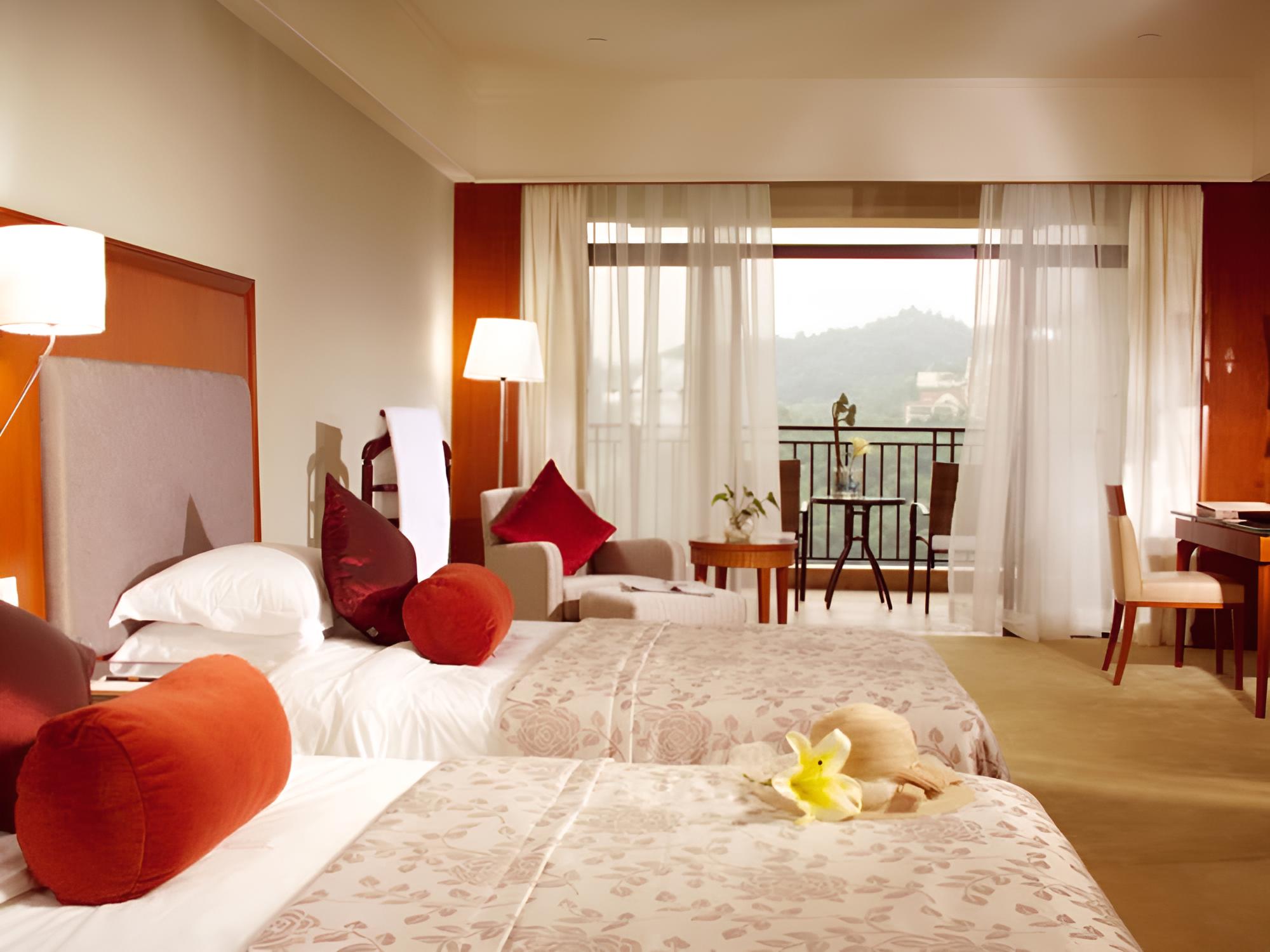 Deluxe Twin Room with Golf View photo 1