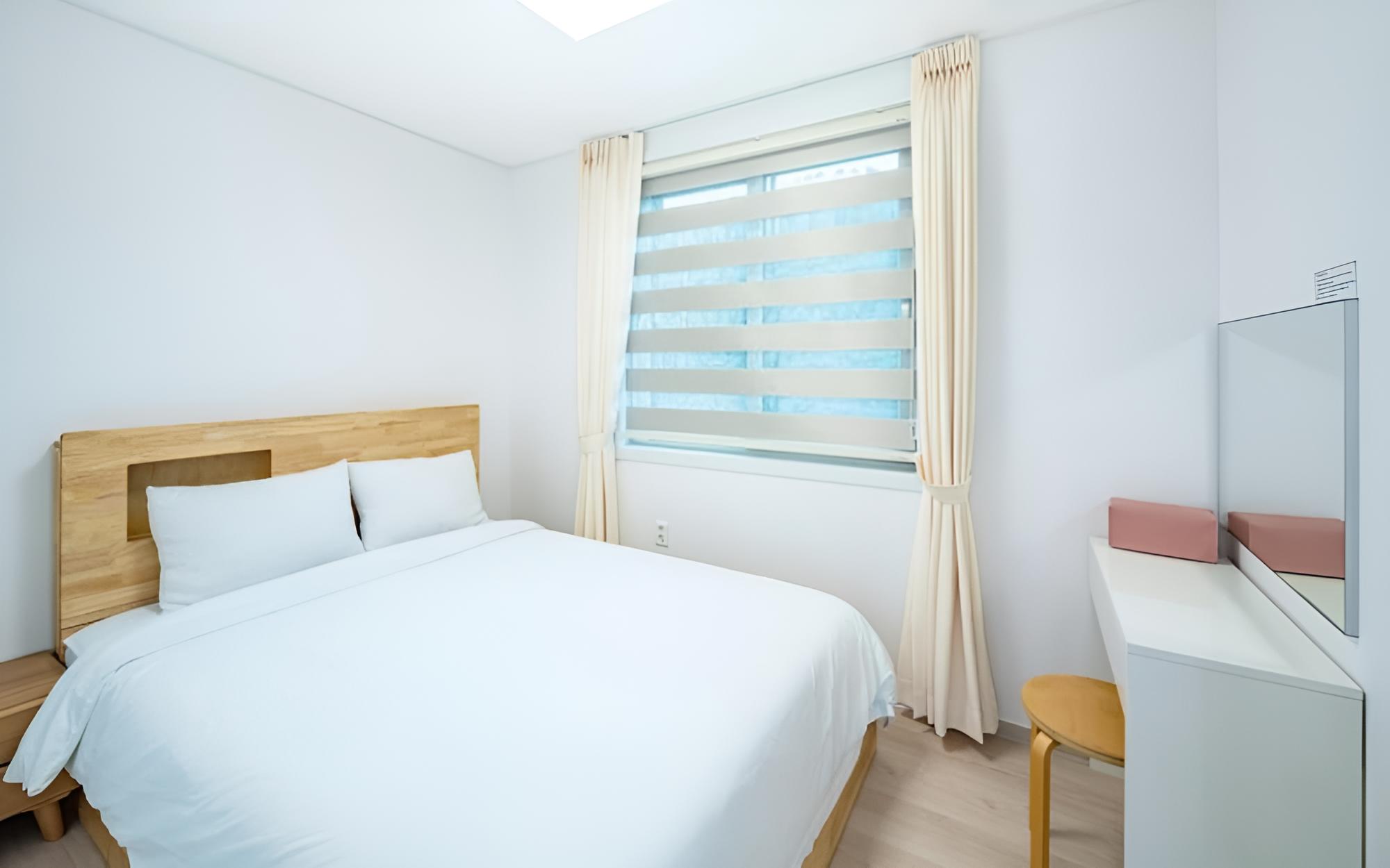 Room (Room 307 (Suite Family)) - Photo 5