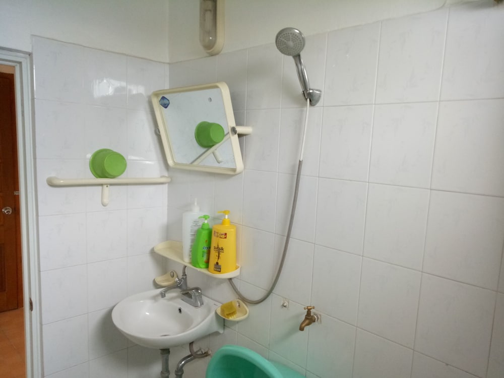 Room (3 Double Beds) photo 2