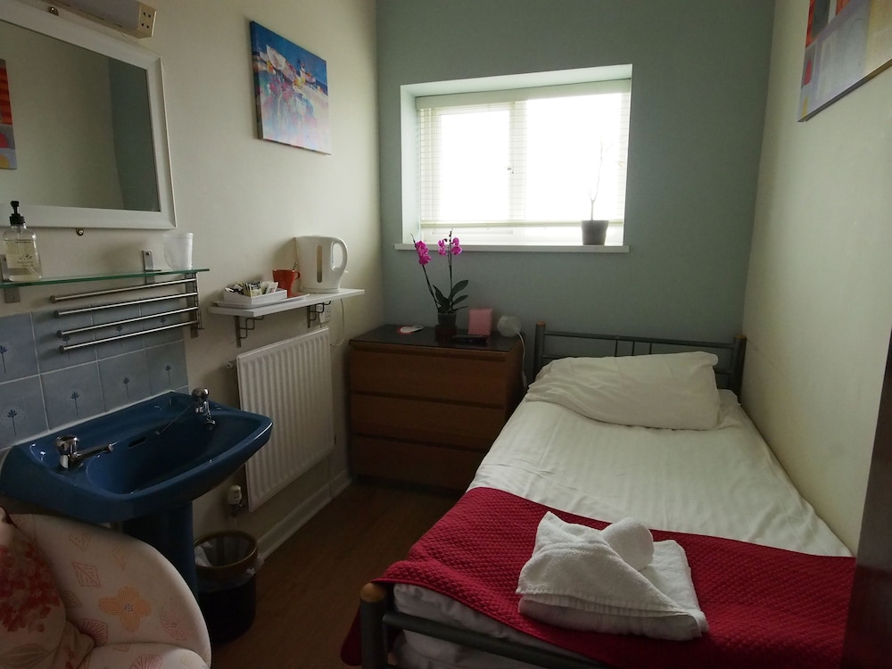 Single Room, Shared Bathroom photo 2