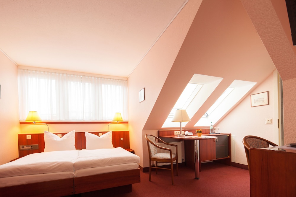 Standard Double or Twin Room, City View photo 3