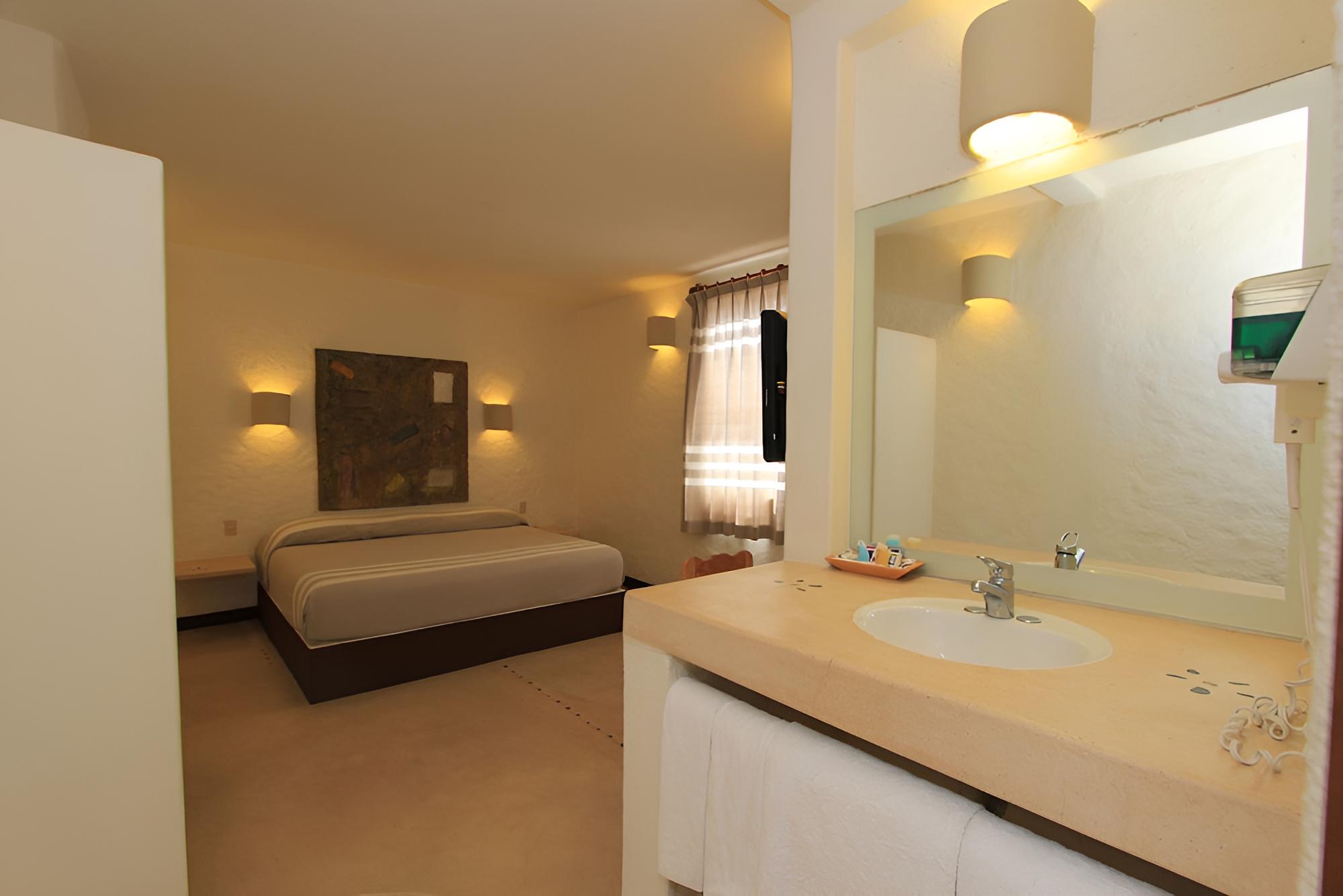 Standard Room, 1 King Bed photo 2