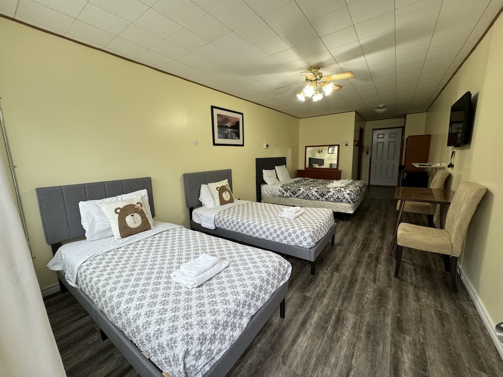 Lakefront Nature Lodge Room Pet Friendly #9 photo 1