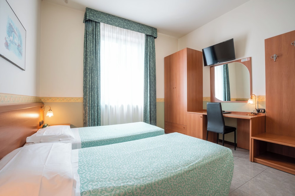 Standard Double Room, 1 King Bed, Annex Building photo 3
