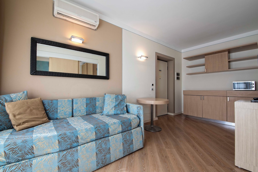 Deluxe Room - Photo 7