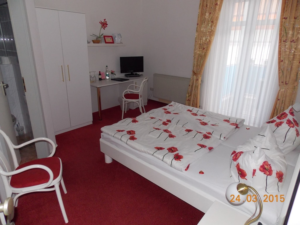 Comfort Room, Balcony