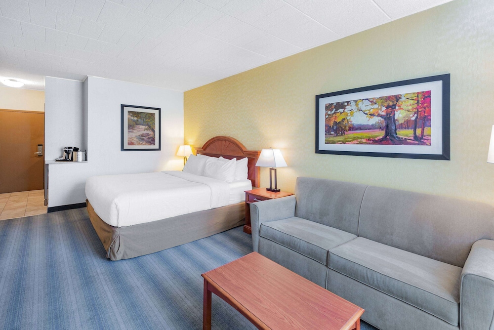 Room, 1 Queen Bed, Accessible - Photo 1