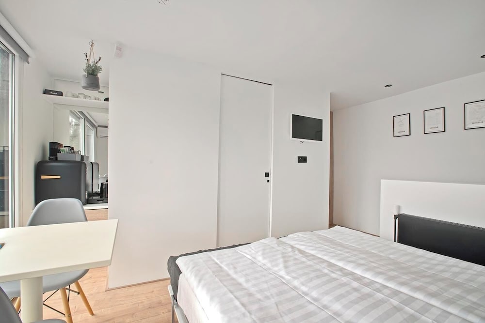 Comfort Studio, Private Bathroom, Lake View photo 3