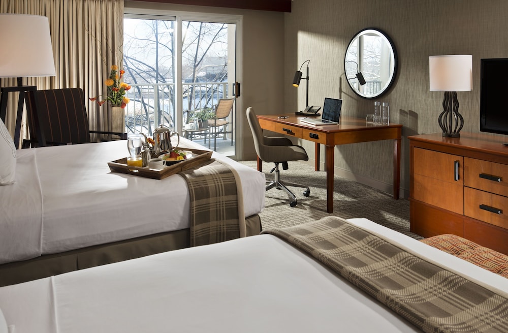 Standard Room, 2 Queen Beds - Photo 2