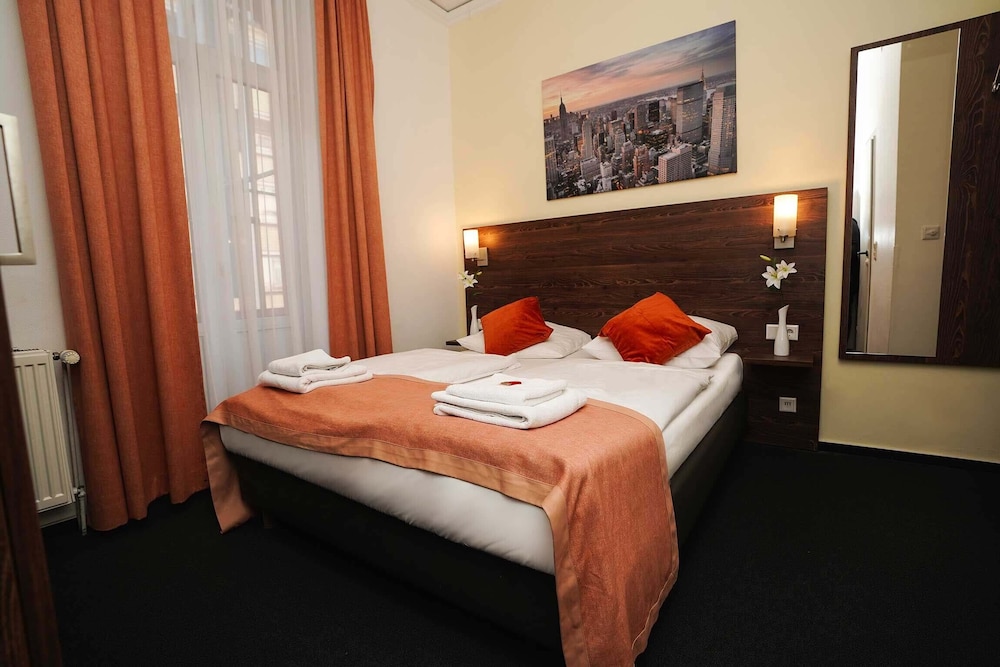 Double Room - Photo 20