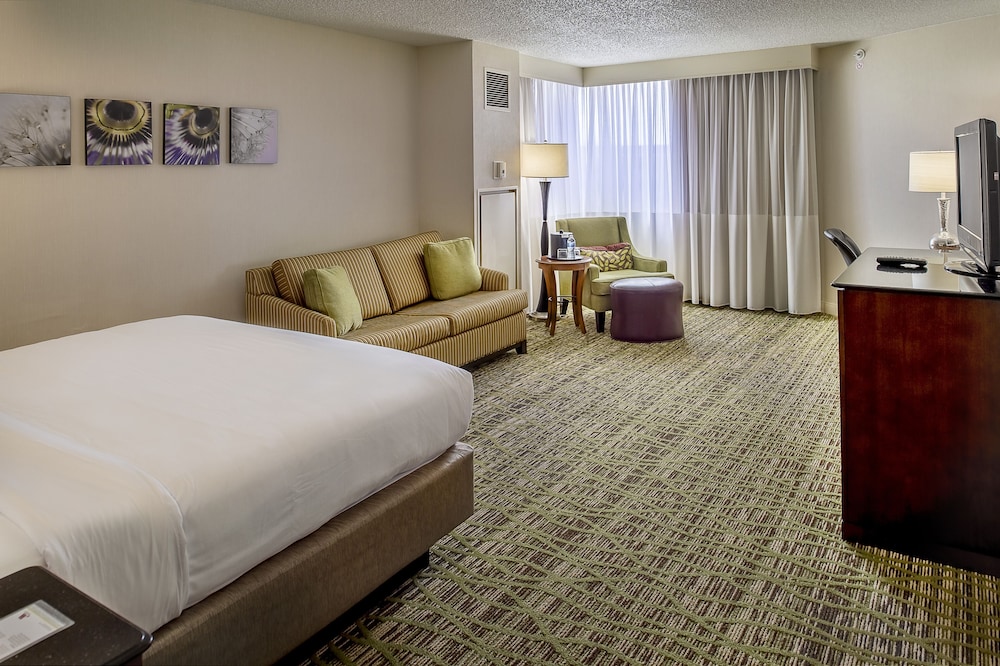 Executive Room, 1 King Bed with Sofa bed, Lake View - Photo 2