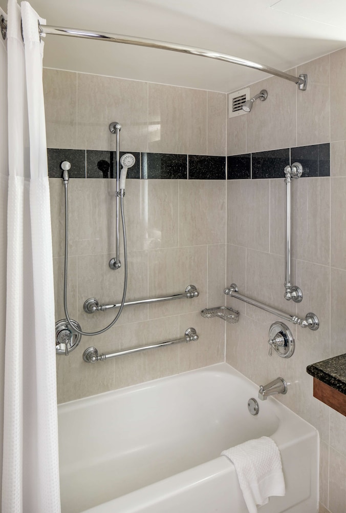 One King Bed Junior Suite, Hearing Accessible - Photo 4