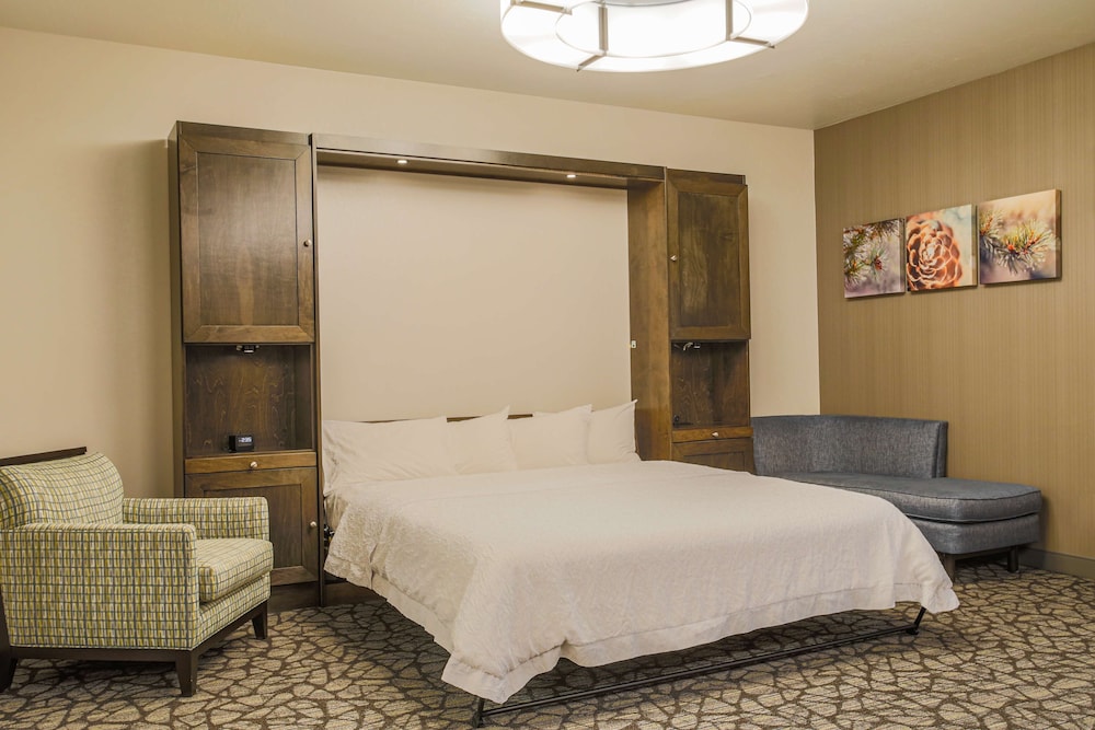 Suite, 1 King Bed, Non Smoking (Hospitality) - Photo 4