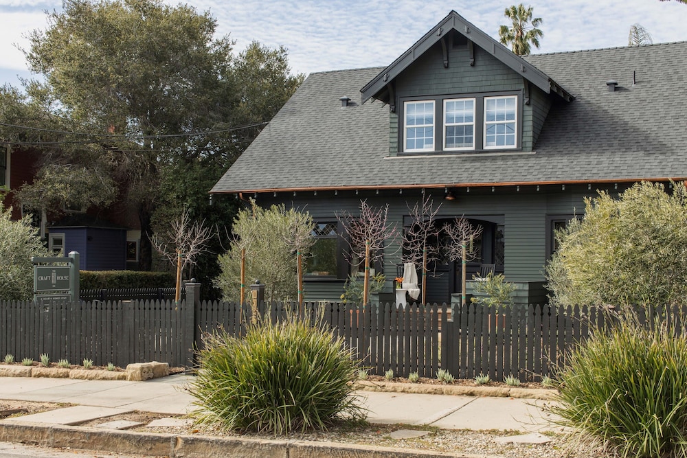 Luxury House photo 1