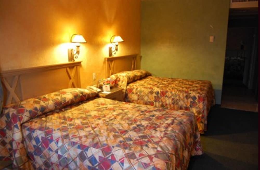 Room, 1 King Bed photo 2