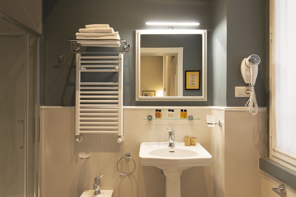 Deluxe Triple Room, Kitchenette photo 2