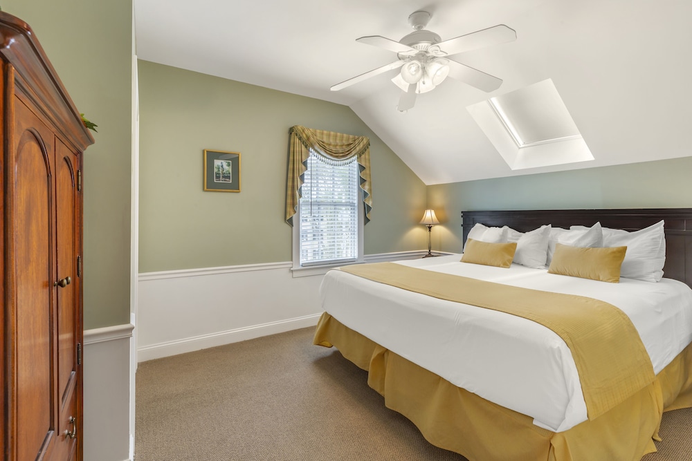 Suite, 1 King Bed with Sofa bed, Non Smoking - Photo 3