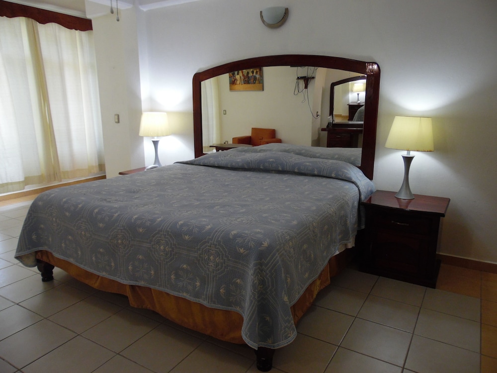 Standard Room, 1 Queen Bed, Partial Ocean View, Tower photo 1
