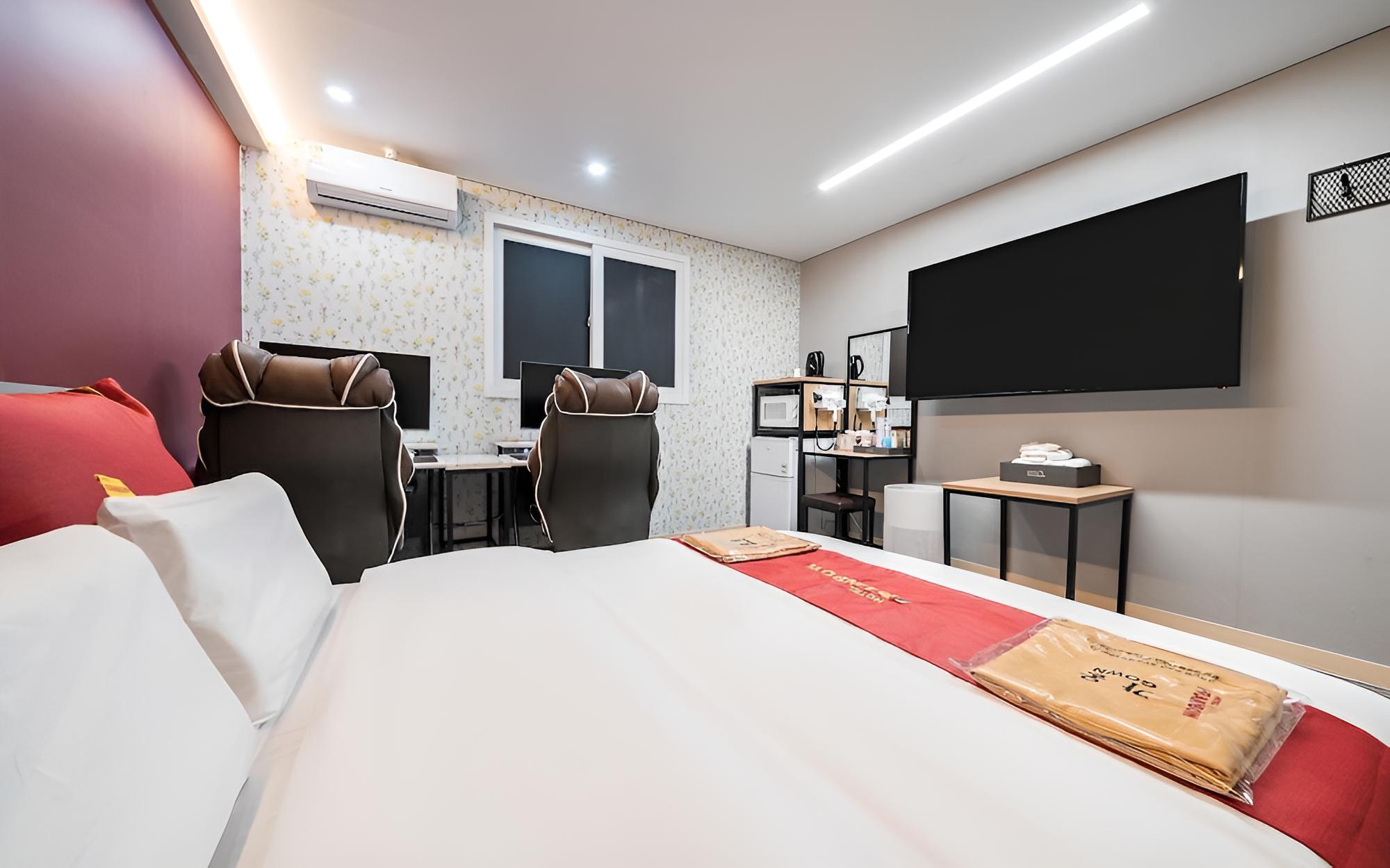 Room (2PC high-spec PC Premier - air purifi) - Photo 1
