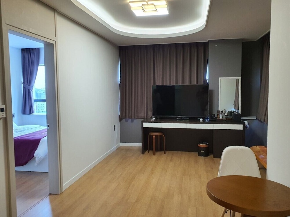 Premium Suite - Photo 16