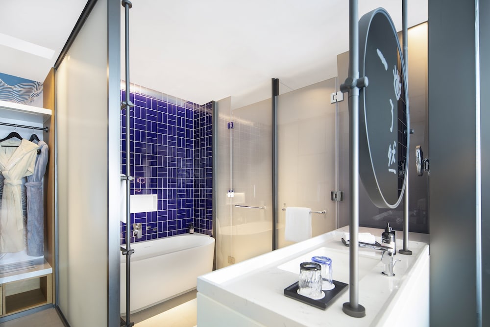 Social Lake Twin Room