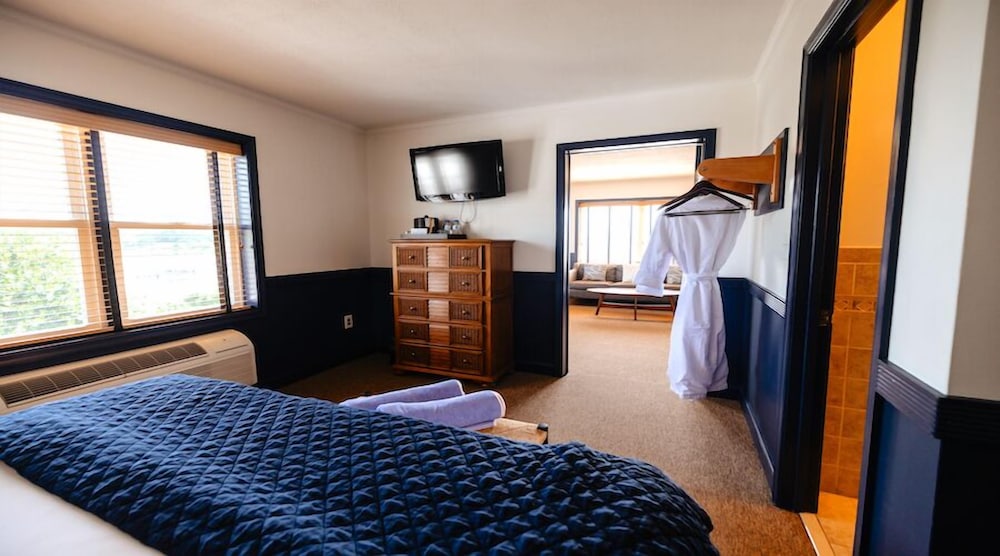 Waterfront Suite photo 1