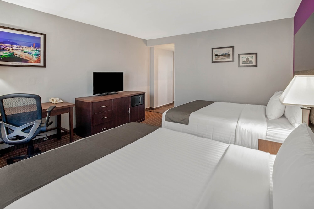 Room, 2 Queen Beds, Non Smoking - Photo 3