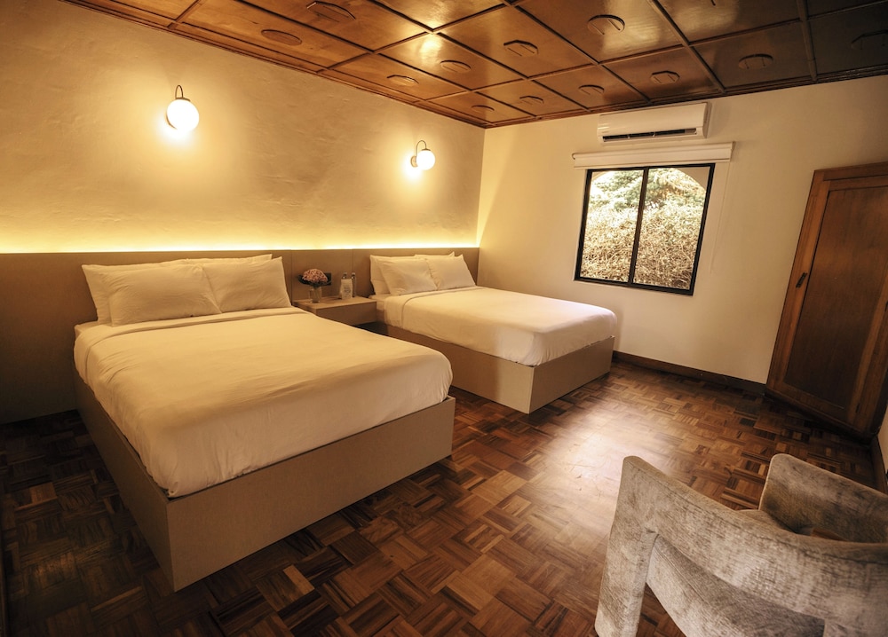 Deluxe Double Room, 2 Queen Beds photo 1