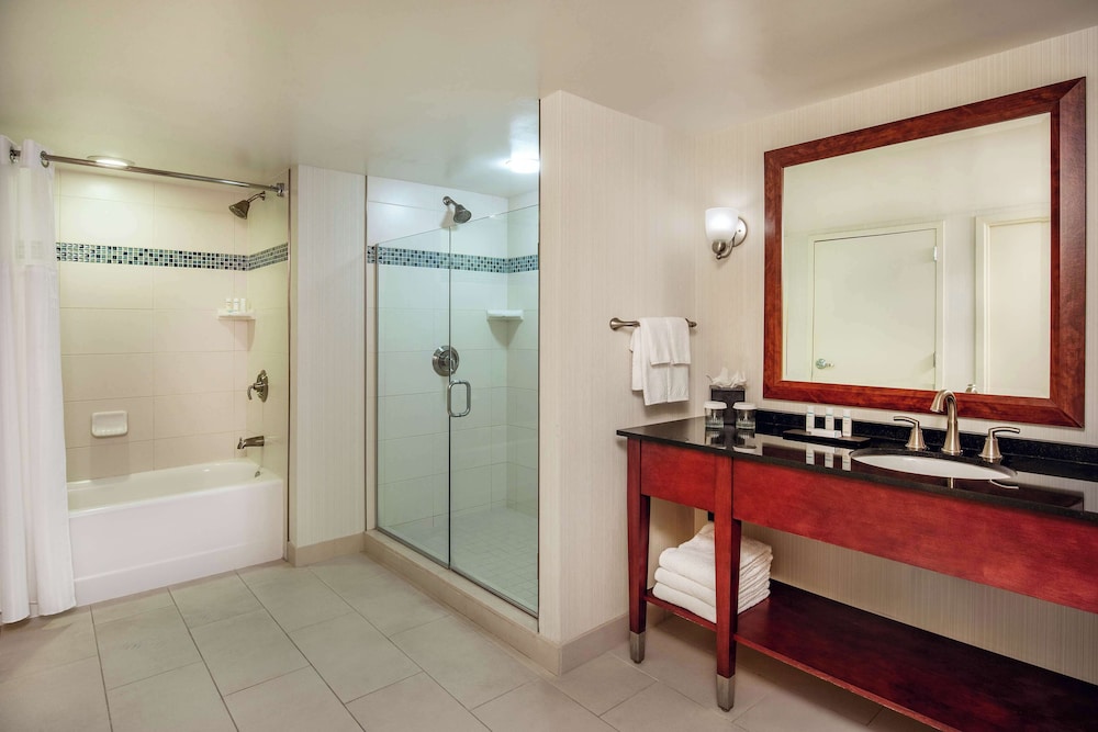 Suite, 1 King Bed, Non Smoking (Governor's) - Photo 6