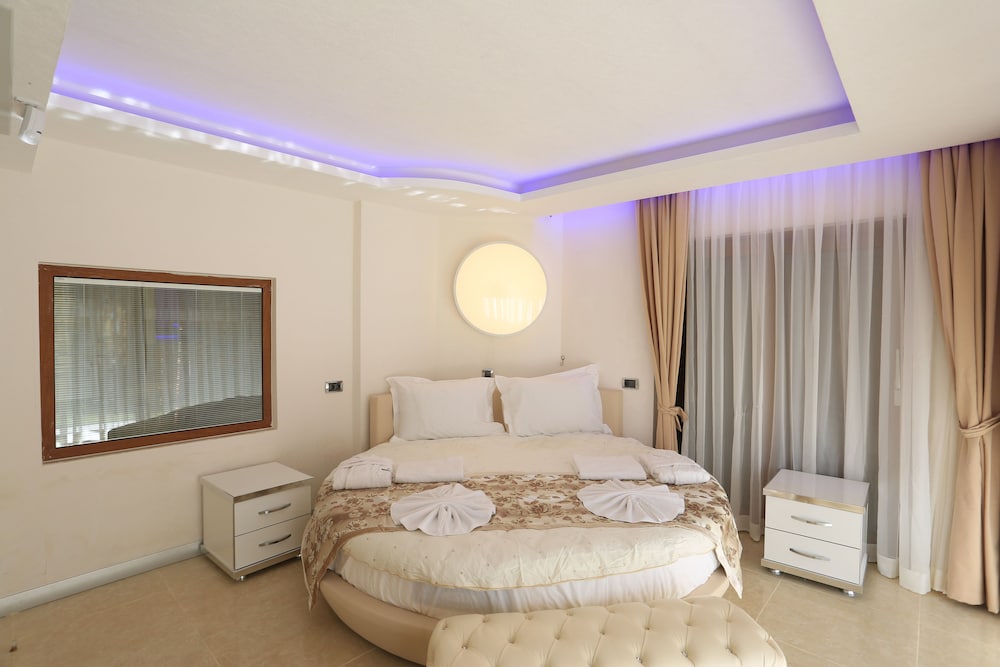 Crowne Suite, 4 Bedrooms photo 1