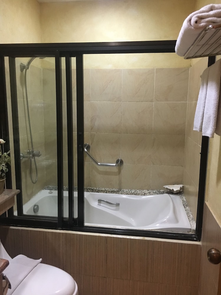 Executive Suite - Photo 7
