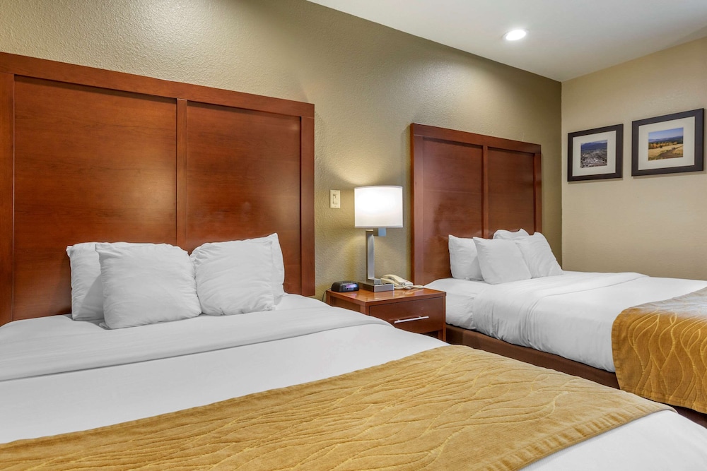 Standard Room, 2 Queen Beds, Non Smoking - Photo 3