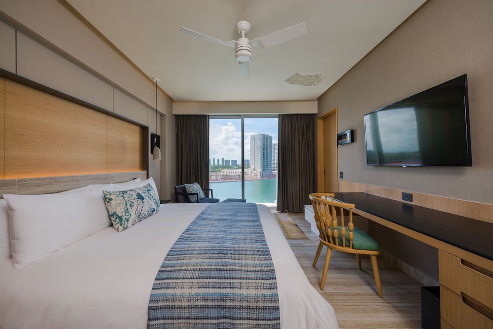 Suite, 1 Bedroom, Marina View (Balcony) photo 2