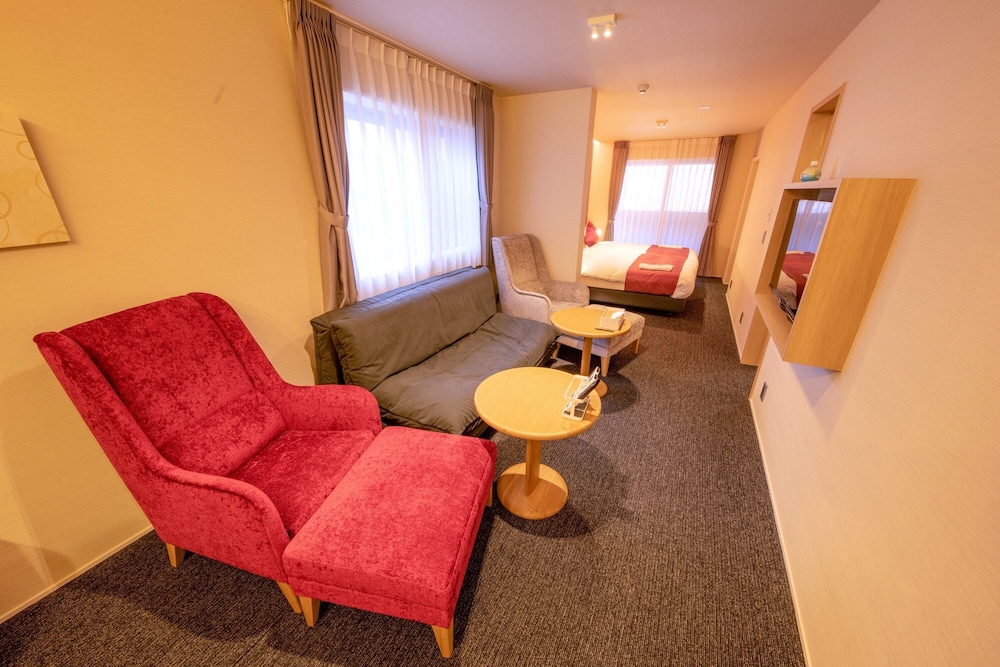 Economy Twin Room (with extra sofa bed for 2 Guests) photo 1