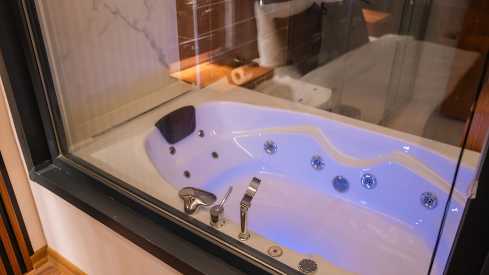 Deluxe Room, Hot Tub, Sea View photo 3