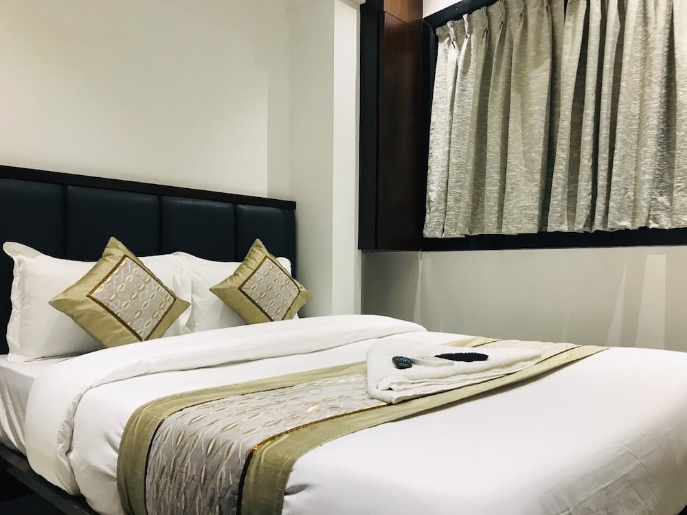 Deluxe Room - Photo 16