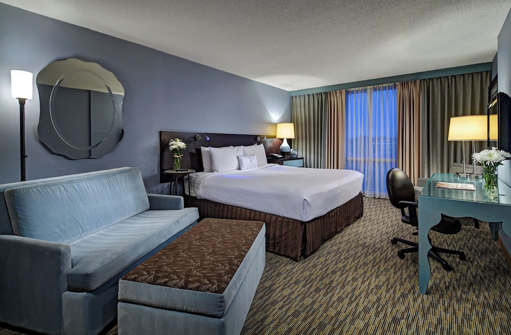 Standard Room, 1 King Bed, Accessible Bathtub (Communications) photo 1