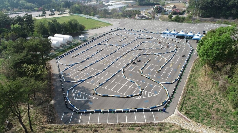 [Leisure Big3 Select 1 Pkg] Family Deluxe (27py) 1 Night + Choose 1 Between Luge/Go-Kart/Ev Racing photo 3