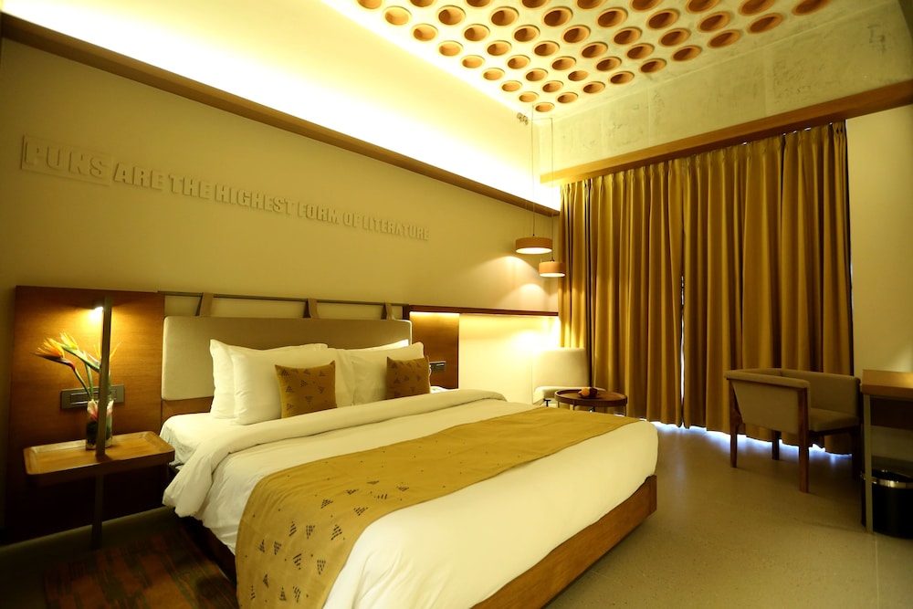 Deluxe Room, City View - Photo 1