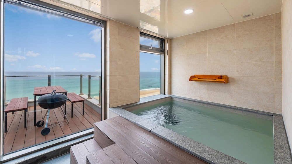 Basic Room, 1 Bedroom (A 301 (Ocean View, Jacuzzi))